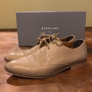 Everlane tan Oxford shoes. Size 9.